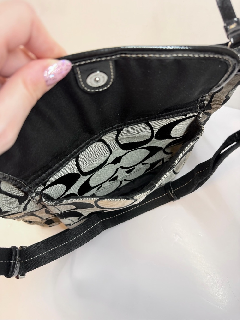 Vintage Coach Signature C Black & Gray Canvas Shoulder Bag Flap Pocket Y2K Purse - Picture 11 of 13